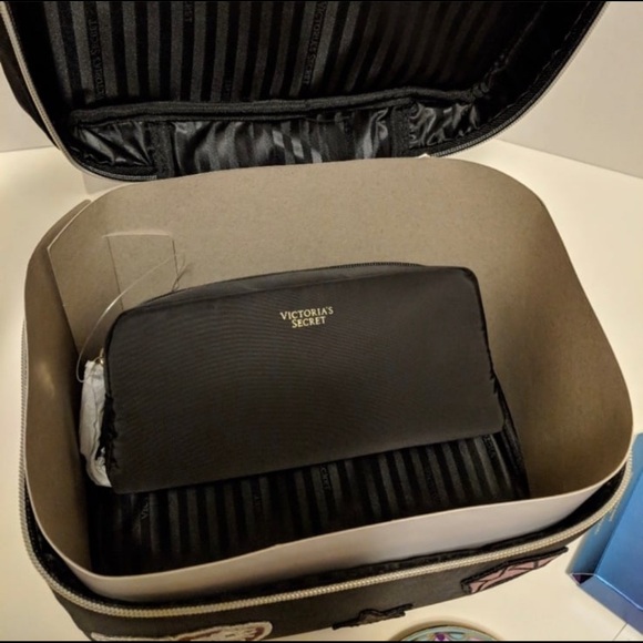 Victoria’s Secret make up bag brand new travel size! W/bag inside! - Picture 8 of 8